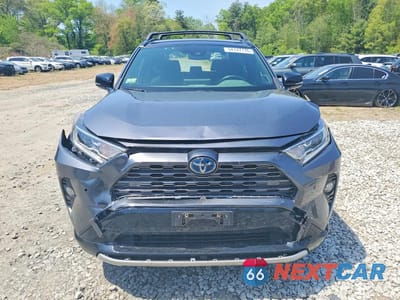 Piąte zdjęcie samochodu w środku: 2020 TOYOTA RAV4 XSE VIN:JTMEWRFV7LD546142 - miniatura