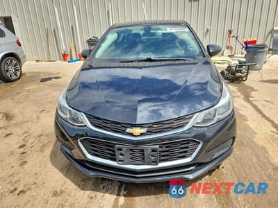 Piąte zdjęcie samochodu w środku: 2018 CHEVROLET CRUZE LS VIN:1G1BC5SM1J7138063 - miniatura