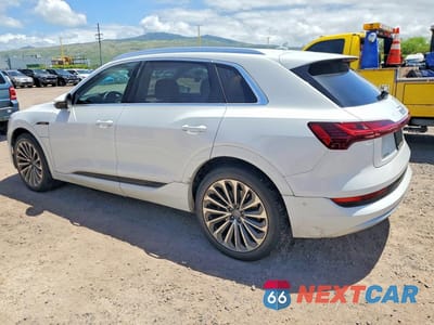 Drugie zdjęcie samochodu z przodu: 2019 AUDI E-TRON PRESTIGE VIN:WA1VAAGE2KB022741 - miniatura