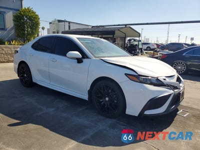 Czwarte zdjęcie samochodu z boku: 2021 TOYOTA CAMRY SE VIN:4T1T11AK8MU439523 - miniatura