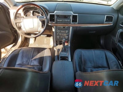 Zdjęcie 8 z 12 samochodu: 2010 LINCOLN MKZ VIN:3LNHL2JC8AR636404 - miniatura