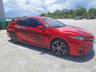 Czwarte zdjęcie samochodu z boku: 2020 TOYOTA CAMRY SE VIN:4T1G11AK1LU328926 - miniatura