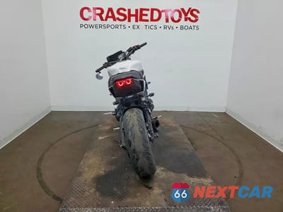Czwarte zdjęcie samochodu z boku: 2017 YAMAHA FZ09 VIN:JYARN53E5HA001823 - miniatura