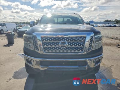 Piąte zdjęcie samochodu w środku: 2017 NISSAN TITAN XD SL VIN:1N6BA1F46HN507339 - miniatura