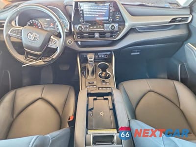 Zdjęcie 8 z 13 samochodu: 2020 TOYOTA HIGHLANDER XLE VIN:5TDHZRBH2LS038637 - miniatura