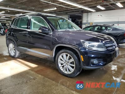 Czwarte zdjęcie samochodu z boku: 2013 VOLKSWAGEN TIGUAN S VIN:WVGAV3AX2DW617711 - miniatura