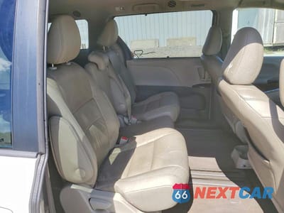 Zdjęcie 11 z 13 samochodu: 2015 TOYOTA SIENNA XLE PREMIUM 8-PASSENGER VIN:5TDYK3DC9FS550192 - miniatura