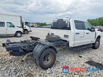 Trzecie zdjęcie samochodu z tyłu: 2025 FORD F350 SUPER DUTY VIN:1FD8W3HT5SEC00150 - miniatura