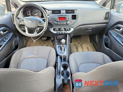 Zdjęcie 8 z 12 samochodu: 2015 KIA RIO LX VIN:KNADM4A32F6455800 - miniatura
