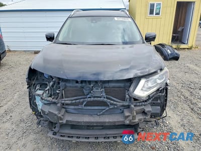 Piąte zdjęcie samochodu w środku: 2017 NISSAN ROGUE SL VIN:JN8AT2MV5HW270061 - miniatura