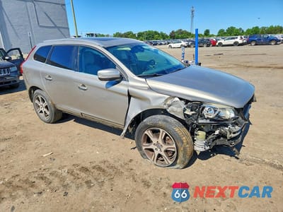Czwarte zdjęcie samochodu z boku: 2015 VOLVO XC60 T6 PREMIER VIN:YV4902RK6F2651764 - miniatura