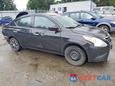 Czwarte zdjęcie samochodu z boku: 2019 NISSAN VERSA SV VIN:3N1CN7AP7KL876396 - miniatura