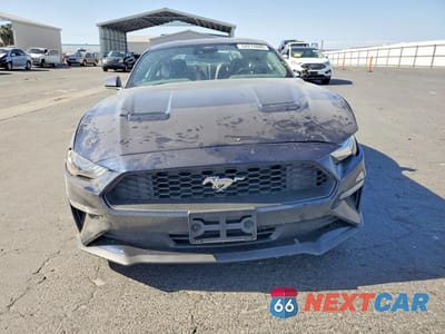 Piąte zdjęcie samochodu w środku: 2021 FORD MUSTANG VIN:1FA6P8TH5M5127346 - miniatura