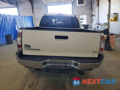 Zdjęcie 6 z 12 samochodu: 2015 TOYOTA TACOMA V6 VIN:5TFLU4EN9FX143283 - miniatura