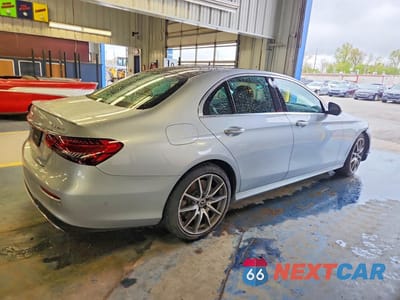 Trzecie zdjęcie samochodu z tyłu: 2023 MERCEDES-BENZ E 450 4MATIC VIN:W1KZF5KB5PB158775 - miniatura