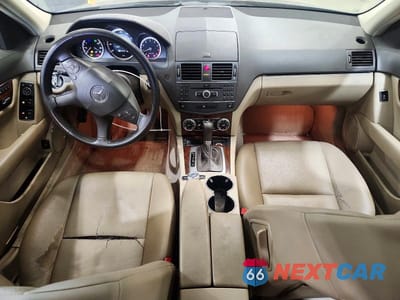 Zdjęcie 8 z 12 samochodu: 2011 MERCEDES-BENZ C 300 4MATIC VIN:WDDGF8BB5BR139653 - miniatura