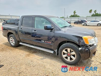 Czwarte zdjęcie samochodu z boku: 2014 NISSAN TITAN SV VIN:1N6BA0ED8EN519497 - miniatura