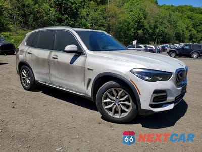 Czwarte zdjęcie samochodu z boku: 2022 BMW X5 XDRIVE45E VIN:5UXTA6C04N9L20528 - miniatura