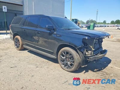 Czwarte zdjęcie samochodu z boku: 2021 GMC YUKON XL K1500 SLT VIN:1GKS2GKD3MR470878 - miniatura