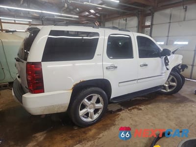 Trzecie zdjęcie samochodu z tyłu: 2011 CHEVROLET TAHOE K1500 LTZ VIN:1GNSKCE03BR115176 - miniatura
