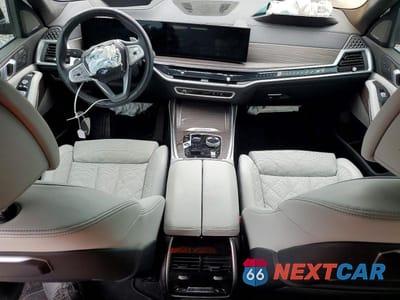 Zdjęcie 8 z 13 samochodu: 2025 BMW X7 XDRIVE40I VIN:5UX23EM09S9W78234 - miniatura