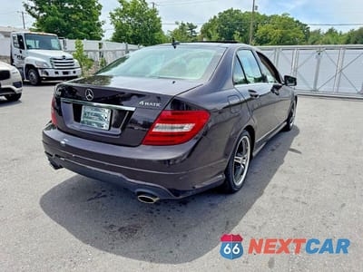 Trzecie zdjęcie samochodu z tyłu: 2012 MERCEDES-BENZ C 300 4MATIC VIN:WDDGF8BB1CR224748 - miniatura