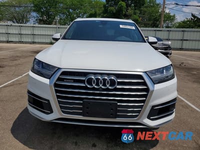 Piąte zdjęcie samochodu w środku: 2019 AUDI Q7 PREMIUM PLUS VIN:WA1LAAF70KD023577 - miniatura