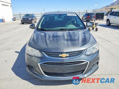 Piąte zdjęcie samochodu w środku: 2017 CHEVROLET SONIC LT VIN:1G1JD5SG3H4134837 - miniatura