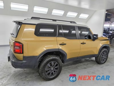 Trzecie zdjęcie samochodu z tyłu: 2024 TOYOTA LAND CRUISER BASE VIN:JTEABFAJ6RK013793 - miniatura