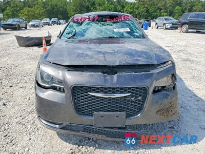 Piąte zdjęcie samochodu w środku: 2019 CHRYSLER 300 S VIN:2C3CCABG2KH686520 - miniatura