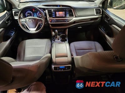 Zdjęcie 8 z 13 samochodu: 2016 TOYOTA HIGHLANDER LE VIN:5TDBKRFH3GS228666 - miniatura