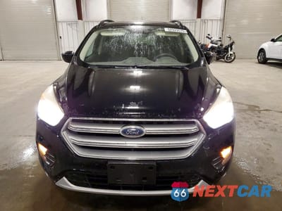 Piąte zdjęcie samochodu w środku: 2017 FORD ESCAPE SE VIN:1FMCU9G9XHUC26105 - miniatura