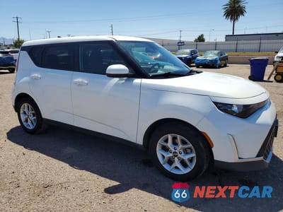 Czwarte zdjęcie samochodu z boku: 2023 KIA SOUL LX VIN:KNDJ23AU7P7877409 - miniatura