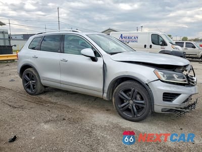 Czwarte zdjęcie samochodu z boku: 2017 VOLKSWAGEN TOUAREG WOLFSBURG VIN:WVGRF7BP1HD000646 - miniatura