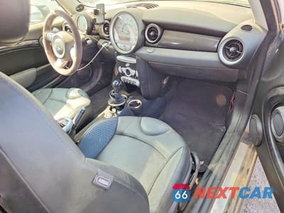 Zdjęcie 8 z 13 samochodu: 2010 MINI COOPER S VIN:WMWMF7C53ATZ73127 - miniatura