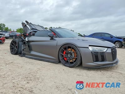 Czwarte zdjęcie samochodu z boku: 2017 AUDI R8 SPYDER VIN:WUAVACFX8H7904676 - miniatura