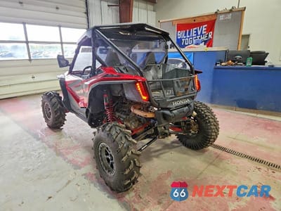 Trzecie zdjęcie samochodu z tyłu: 2020 HONDA SXS1000 S2R UTILITY VEHICLE VIN:1HFVE0543L4100471 - miniatura