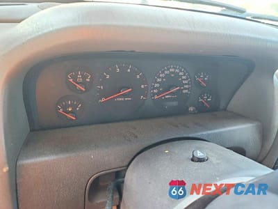 Zdjęcie 9 z 13 samochodu: 2000 JEEP GRAND CHEROKEE LAREDO VIN:1J4GW48S1YC357329 - miniatura