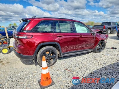 Trzecie zdjęcie samochodu z tyłu: 2024 JEEP GRAND CHEROKEE LIMITED VIN:1C4RJGBG4RC253941 - miniatura