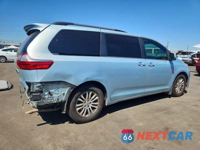 Trzecie zdjęcie samochodu z tyłu: 2017 TOYOTA SIENNA XLE 8-PASSENGER VIN:5TDYZ3DC7HS807820 - miniatura