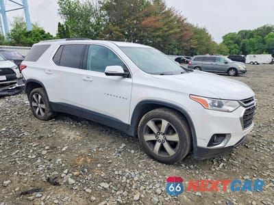 Czwarte zdjęcie samochodu z boku: 2018 CHEVROLET TRAVERSE LT VIN:1GNEVHKW5JJ120208 - miniatura
