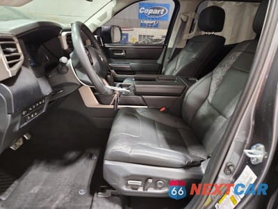 Zdjęcie 7 z 12 samochodu: 2024 TOYOTA TUNDRA SR5 VIN:5TFLA5DBXRX133470 - miniatura