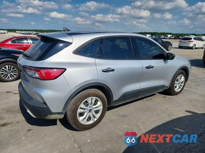 Trzecie zdjęcie samochodu z tyłu: 2020 FORD ESCAPE S VIN:1FMCU0F67LUB93527 - miniatura