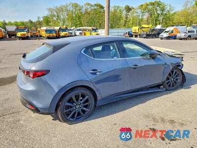 Trzecie zdjęcie samochodu z tyłu: 2026 MAZDA 3 PREFERRED VIN:JM1BPBLL1T1867704 - miniatura
