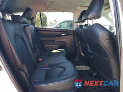 Zdjęcie 11 z 14 samochodu: 2022 TOYOTA HIGHLANDER XLE VIN:5TDHZRBH2NS221460 - miniatura