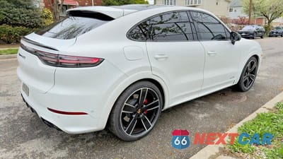 Czwarte zdjęcie samochodu z boku: 2022 PORSCHE CAYENNE GTS COUPE VIN:WP1BG2AY1NDA56239 - miniatura