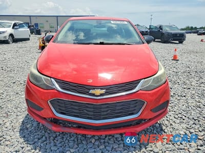 Piąte zdjęcie samochodu w środku: 2018 CHEVROLET CRUZE LT VIN:1G1BE5SM2J7163452 - miniatura