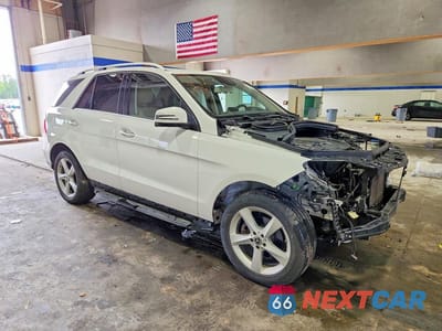 Czwarte zdjęcie samochodu z boku: 2017 MERCEDES-BENZ GLE 350 4MATIC VIN:4JGDA5HB2HA969284 - miniatura