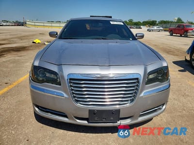 Piąte zdjęcie samochodu w środku: 2014 CHRYSLER 300 VIN:2C3CCAAG6EH275949 - miniatura