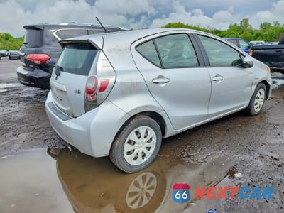 Trzecie zdjęcie samochodu z tyłu: 2014 TOYOTA PRIUS C ONE VIN:JTDKDTB32E1075385 - miniatura